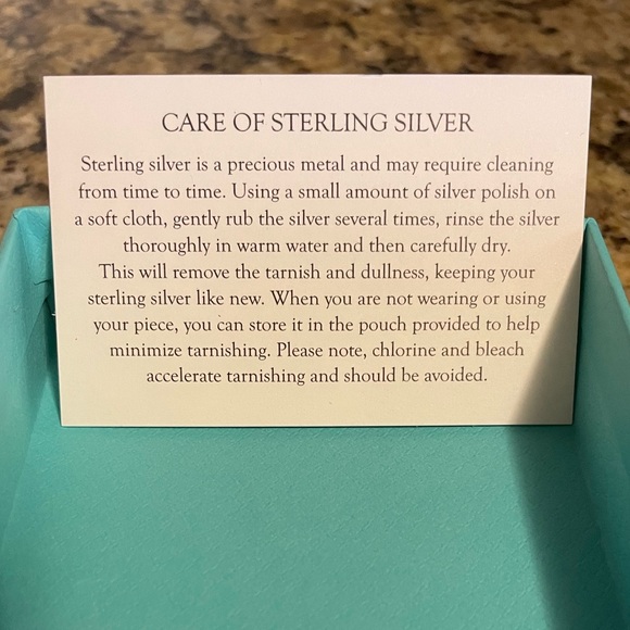 Return to Tiffany Heart Tag Sterling Silver Pendant Necklace - Picture 7 of 9